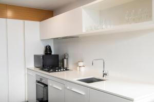 Urban Chic with Skyline Views 1 Free Parking