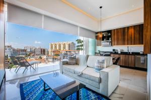 Chic Condo with Scenic Views, Pool and Gym