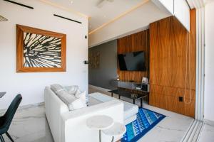 Chic Condo with Scenic Views, Pool and Gym