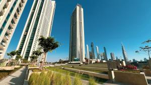 Stylish 4BR with Burj & Fountain View, Dubai Mall Connection