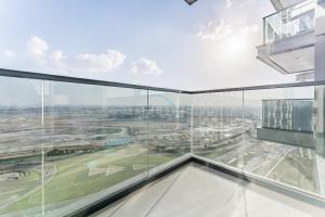 High-Floor 2BR with Vibrant Street Views and Effortless Drive Access to Downtown Hotspots, Nobles Tower, Business Bay by Deluxe Holiday Homes