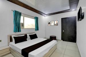 Hotel O Cross Town Hotel & Restaurants