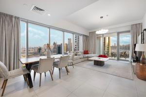 Stylish 4BR with Burj & Fountain View, Dubai Mall Connection