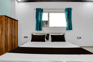 Hotel O Cross Town Hotel & Restaurants