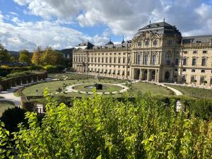 Ruhige sonnige Wohnung mit Balkon nahe Universität