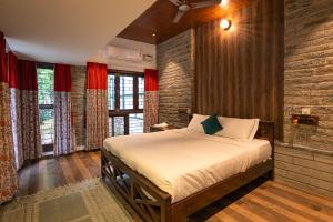 Luxury Private Pool Villa with Jacuzzi Bangalore - Kerala House