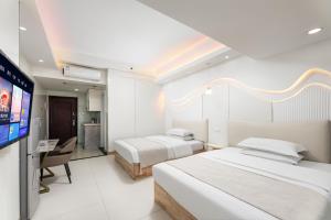 Grand Continental Apartment