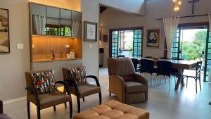 Gravata 200m Conforto em Cond Lindo com 4 Suites