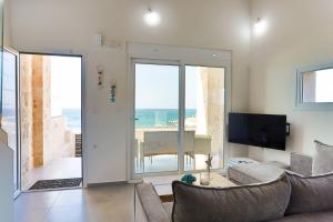 Lucia Beachfront Suite