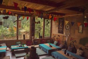 Oreos cafe and stay shangarh