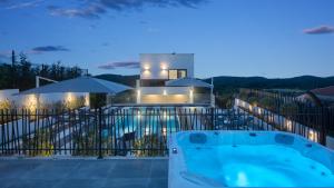 Modern villa Dea with jacuzzi and pool in Porec