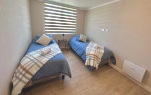 Pucón CENTRO, a pasos de la PLAYA y el LAGO, VISTA al VOLCÁN, Depto NUEVO con Aire Acondicionado, Camas y Plumones ROSEN, 2 Dorm, 2 Baños, 1 Estacionamiento Subterráneo, Terraza, Wifi Alta Velocidad, Ascensor, a pasos del Casino ENJOY