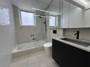 Sleek & Modern Oasis in the Heart of Prahran