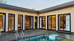 Finding Life House By Jumbo Holidayz