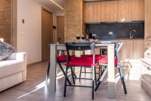 HelloCHALET - The Family Crest - Central Cervinia Apartment with Balcony e Mountain Views