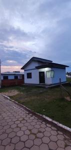 Casa perto da praia, próximo de mercados e farmácias