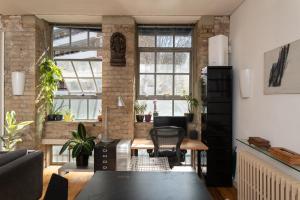 Stylish 2-Bed Flat in Prime Central London Spot