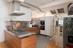 Stylish 2-Bed Flat in Prime Central London Spot