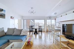 Bright family apartment near Nation
