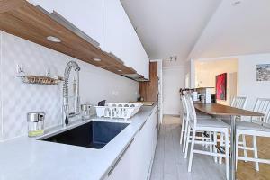 Bright family apartment near Nation