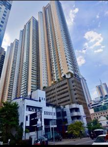 Trizen Colombo stylish high rise condo -Vistablu 32