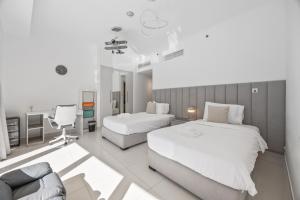 Elite Escapes - Glamorous Damac Heights - 2 BR