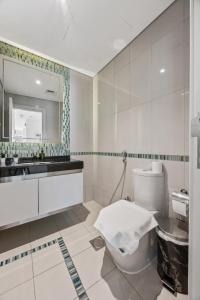 Elite Escapes - Glamorous Damac Heights - 2 BR