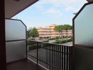 Spacious flat with pool access