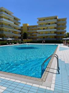 Spacious flat with pool access