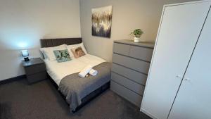 Six Bedroom House on Southmead road