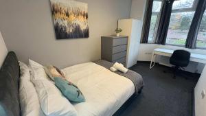 Six Bedroom House on Southmead road