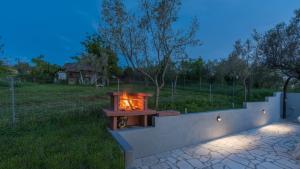 Villa Pendolina with pool and grill in Umag