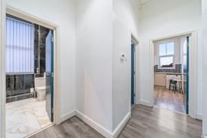 Latimer Flat 2 - Spacious 2-Bed Apt - Sleeps 7