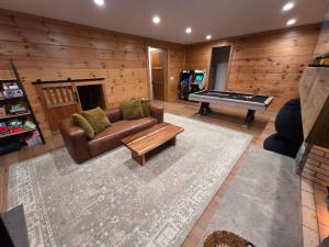 The Bear Cave at Eagles Nest