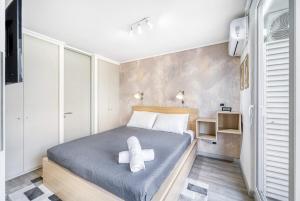 Modern apartment With Pool, AC & Wifi