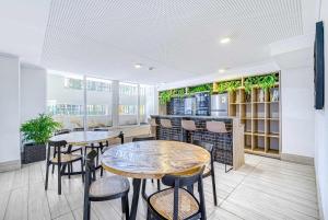 Modern apartment With Pool, AC & Wifi