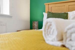 4-Bed Team House - City Access - 2x Parking - Wifi