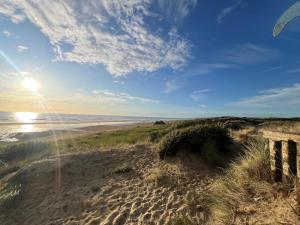 Escapade à Sainte-Cécile 2 chambres, balcon, plage à 50m