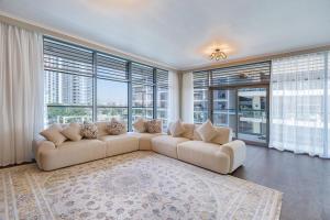 Spacious 3BR Maid, Park View Pool, Gym 2 parking