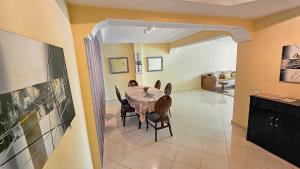 Cozy apartment close to beach and free parking