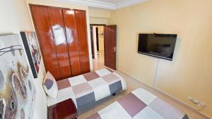 Cozy apartment close to beach and free parking