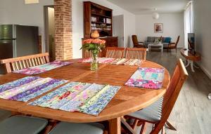 Lovely Home In Nanteuil-En-Vallée With Wifi