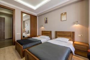 Central Cozy Apartment On Rustaveli