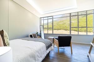 Studio with uninterrupted Mountain Views