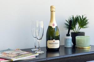 Studio with uninterrupted Mountain Views