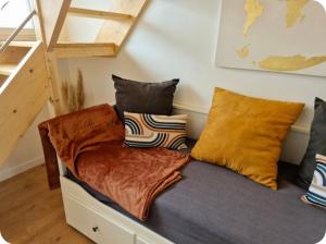 "Studiocaroline44", 2 studios entre la ville et la mer, parking, cuisine, moins de 15min de laéroport