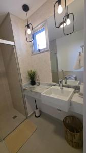 Brand New 2 bed apt in Molas Lopez