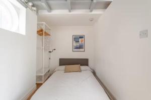 Angel - Top Floor Double Studio