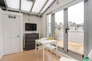 Angel - Top Floor Double Studio