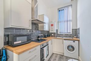 Latimer Flat 4 - Spacious 2-Bed Apt - Sleeps 6